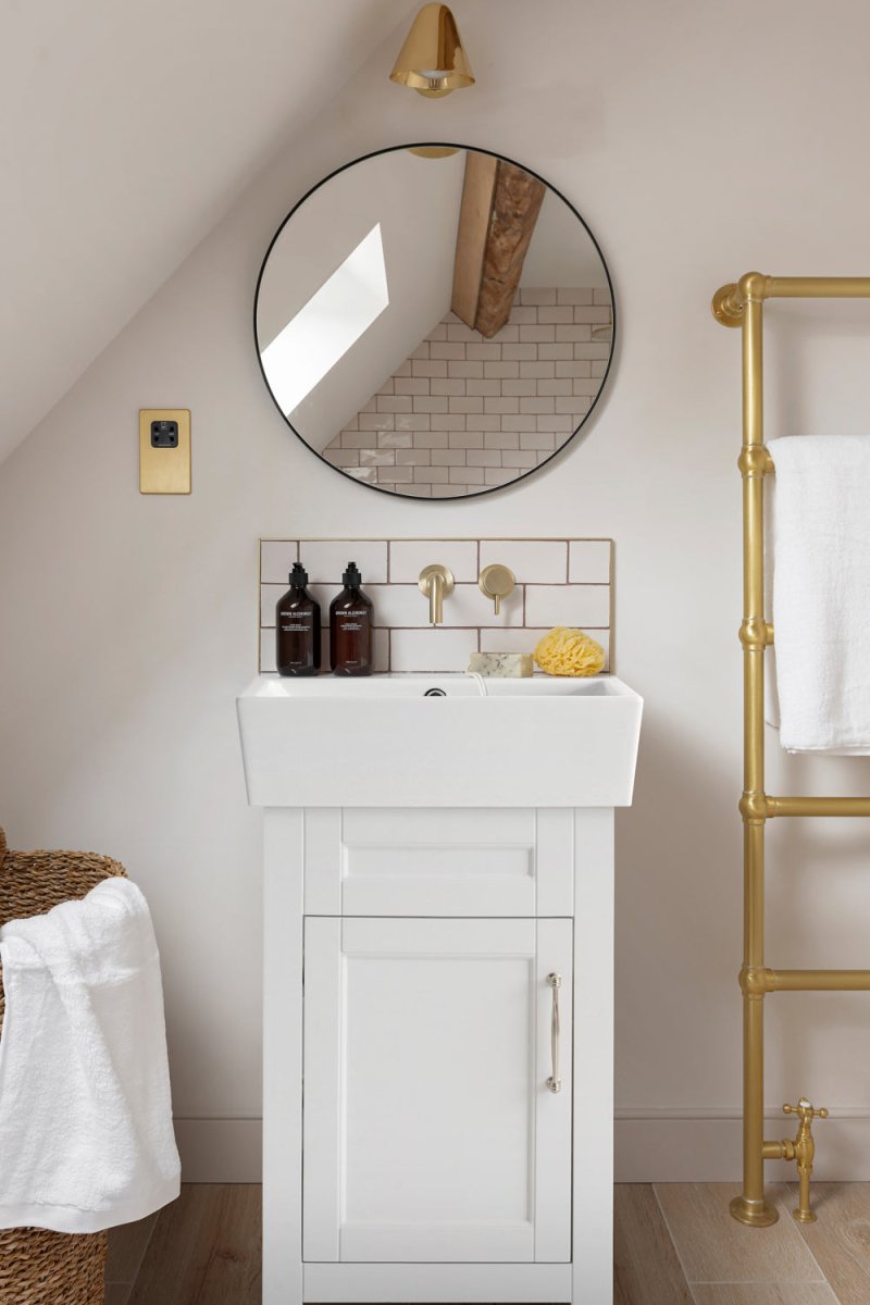 18 Inch White Selena Bathroom Vanity