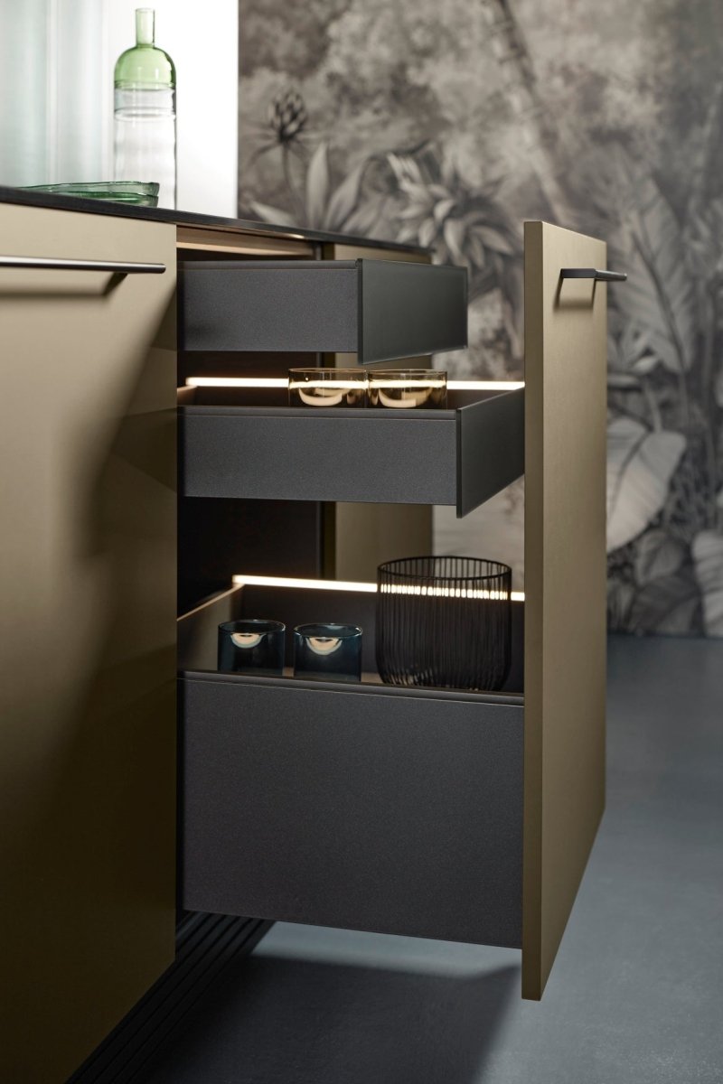 Neo PURE - Metal gold / neoLODGE - Blackened oak - aksesuardesign