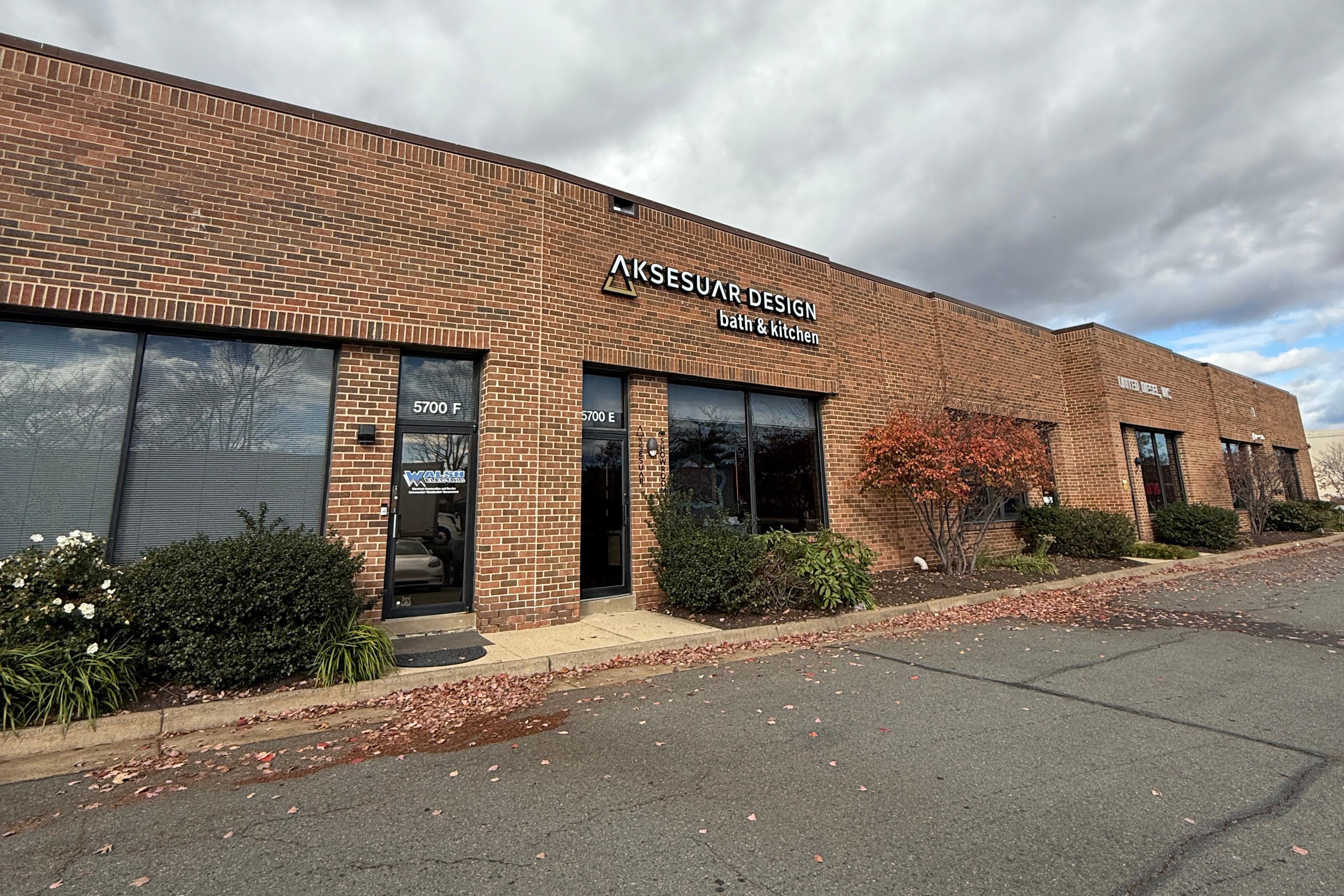 Load video: Aksesuar Design Kitchen & Bath - Design, Remodeling & Renovation - Alexandria, Virginia Showroom