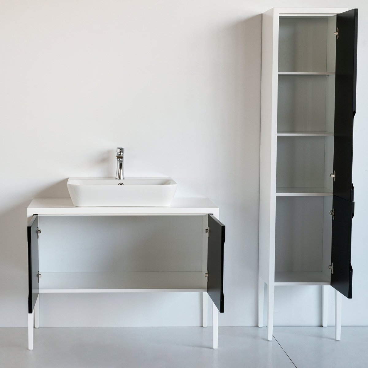 40 Inch White & Black Vento Bathroom Vanity