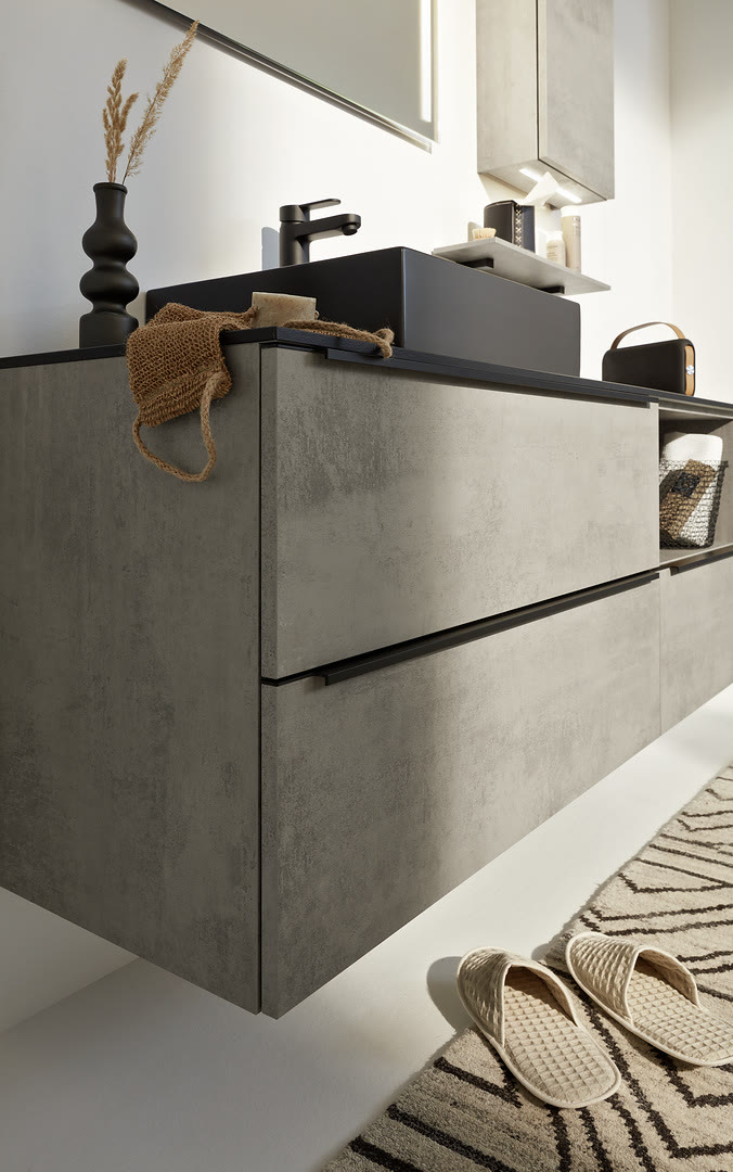Bathroom with Stone fronts in concrete.