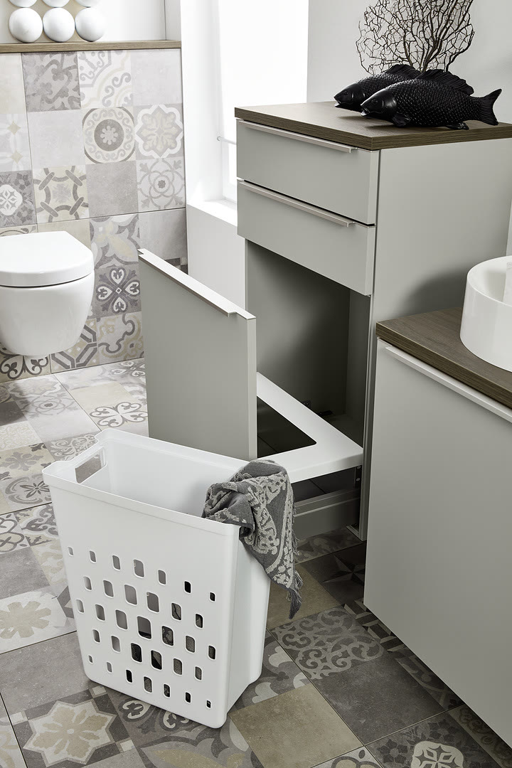 Bathroom with Plus fronts in platinum grey.