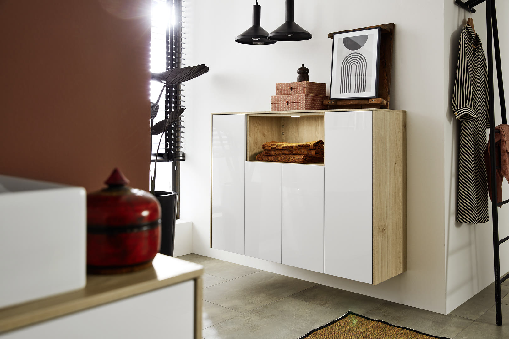 Bathroom with Nova Lack fronts in white high-gloss.