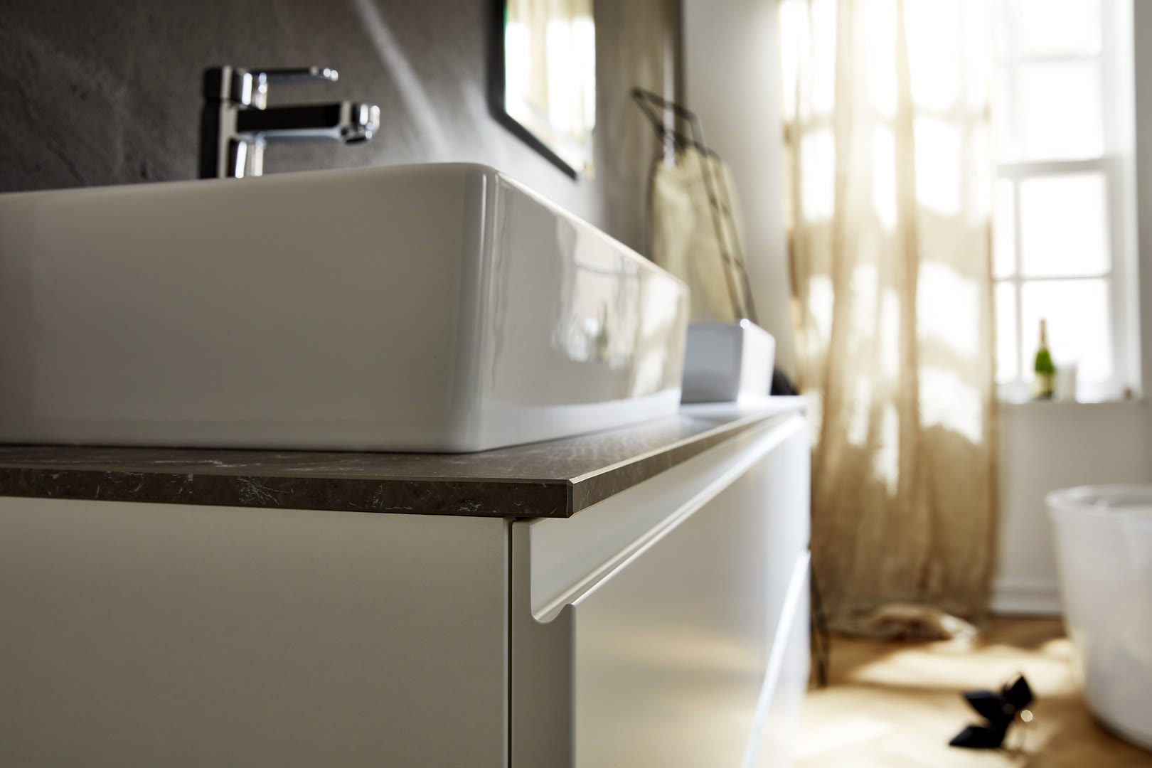 Bathroom with Sigma Lack fronts in white soft-matt.
