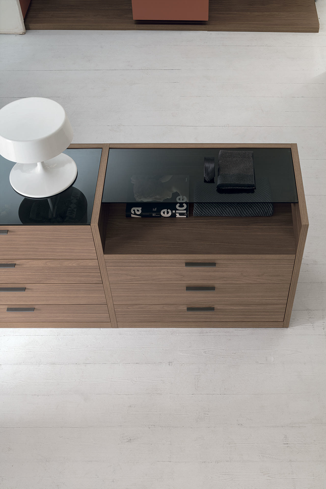 Closet with Isole Attrezzate.