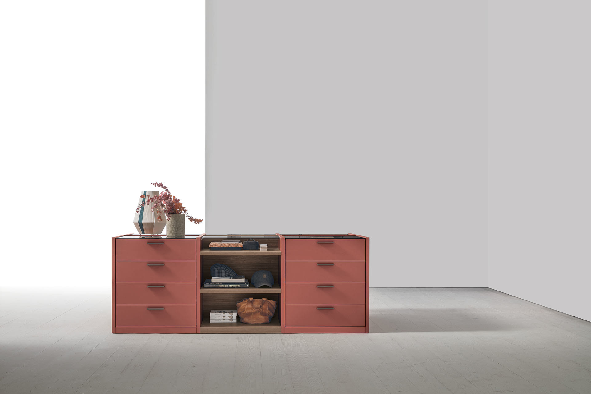 Closet with Isole Attrezzate.