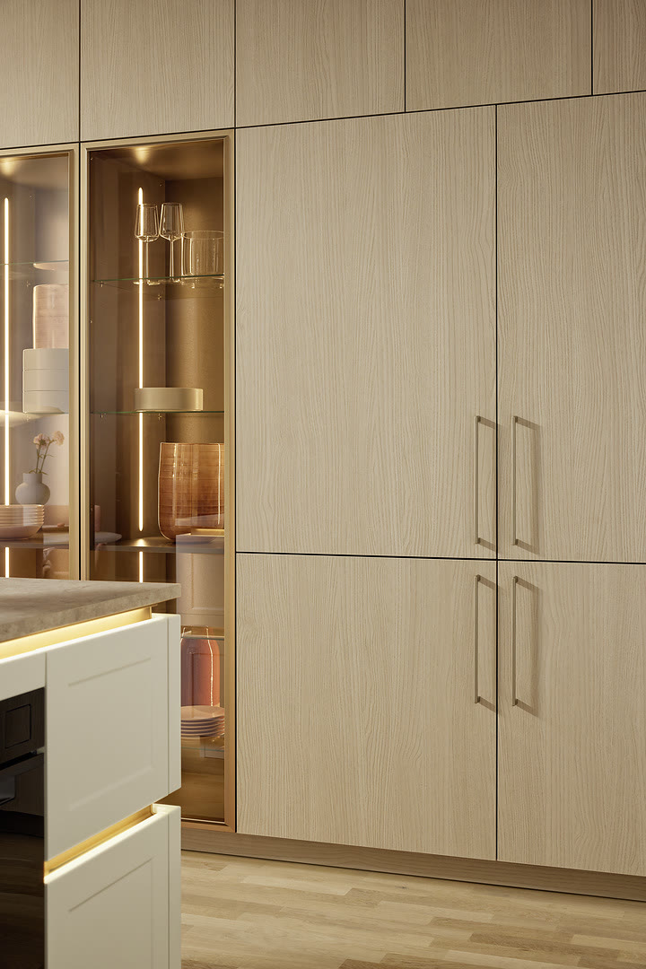 Kitchen with Ravenna Lack fronts in magnolia soft-matt.