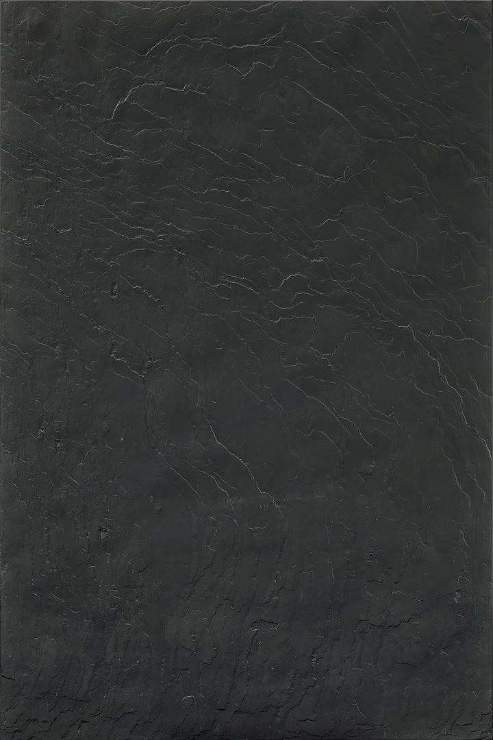 Kitchen with neoSLATE fronts in deep-black slate.