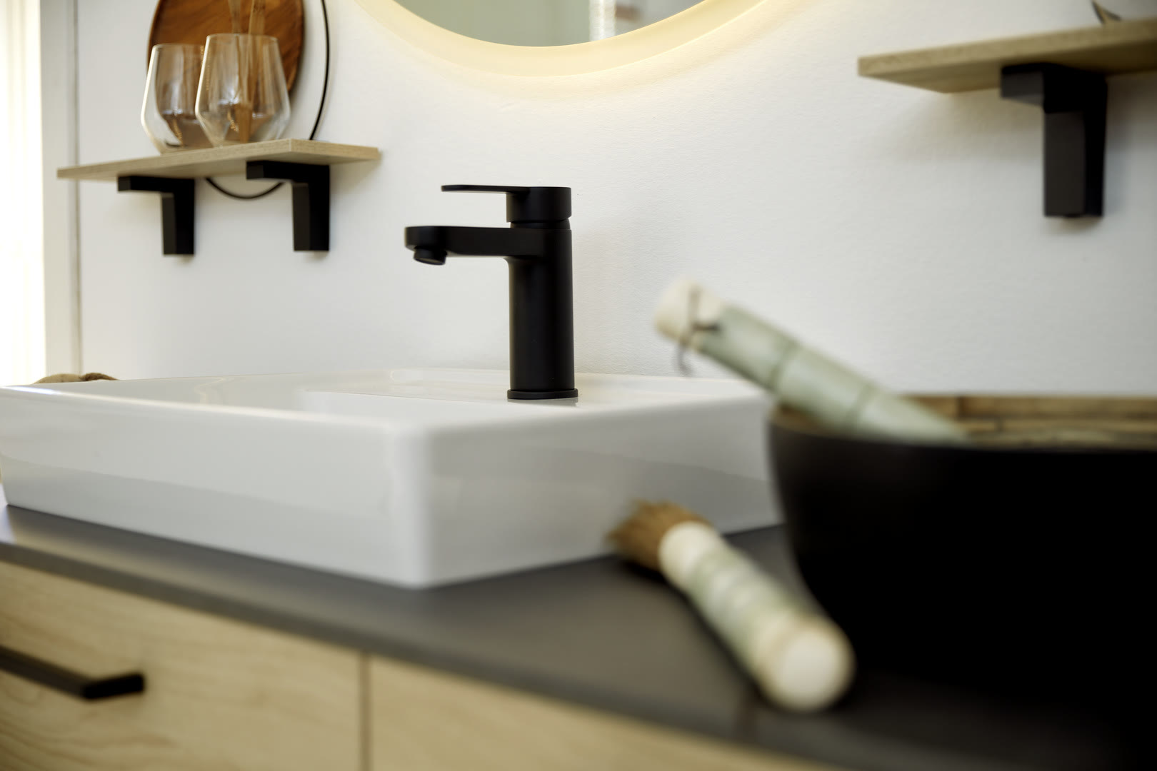 Bathroom with Artwood fronts in natural knotty oak.