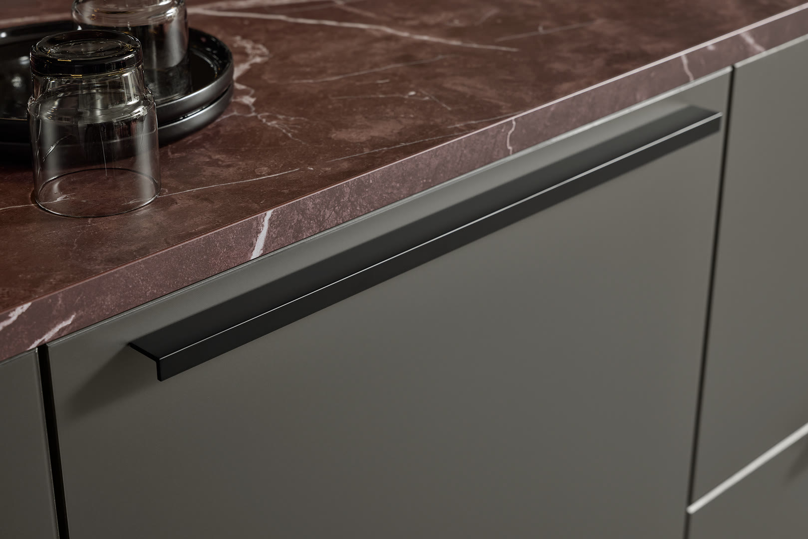 Kitchen with Pearl fronts in umbra metallic.