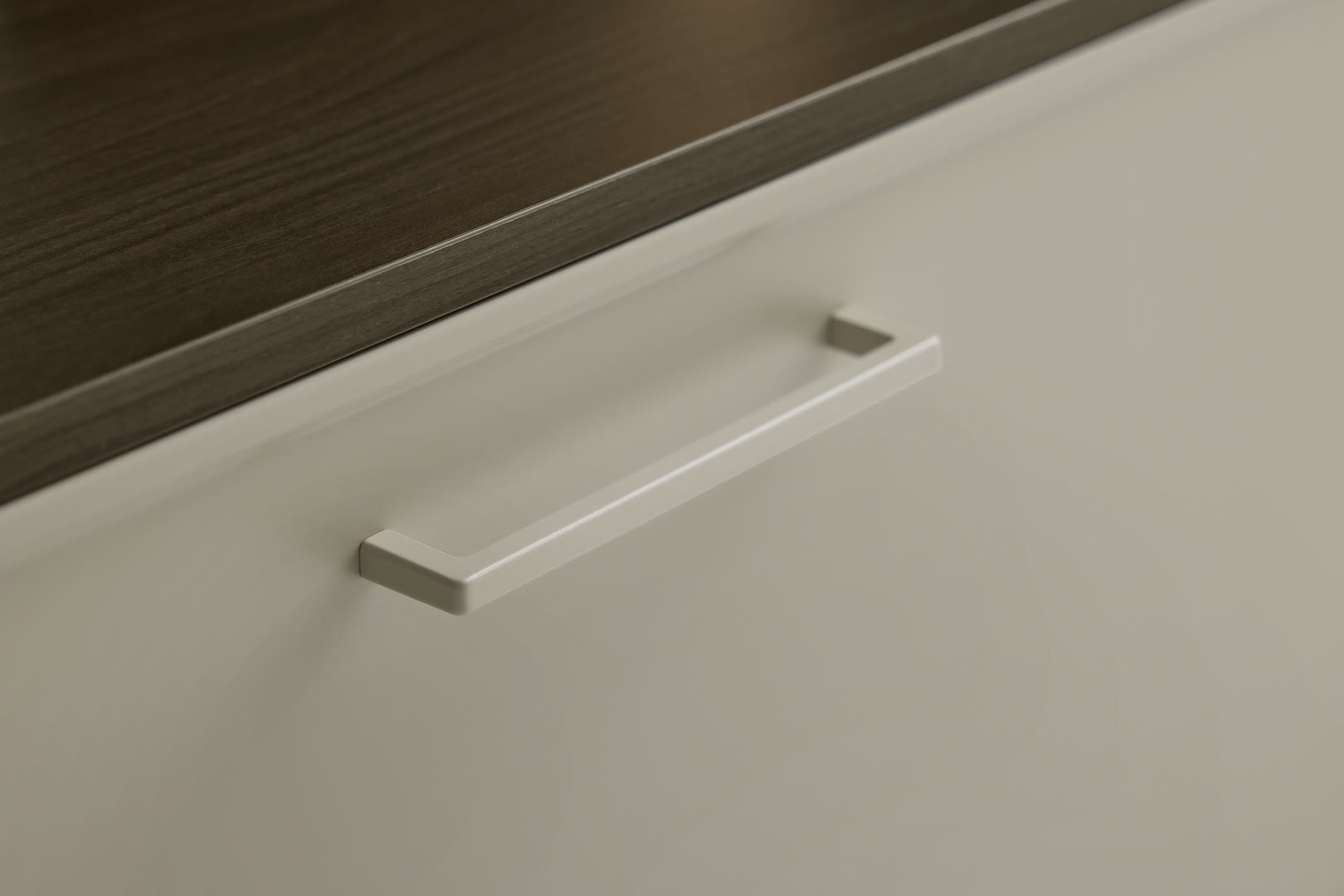 Kitchen with Evora Lack fronts in greige soft-matt.