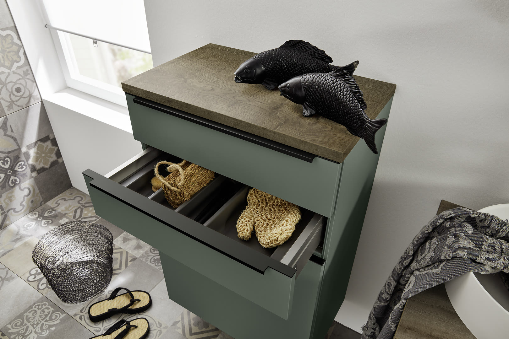 Bathroom with Soft Lack fronts in black-green soft-matt.