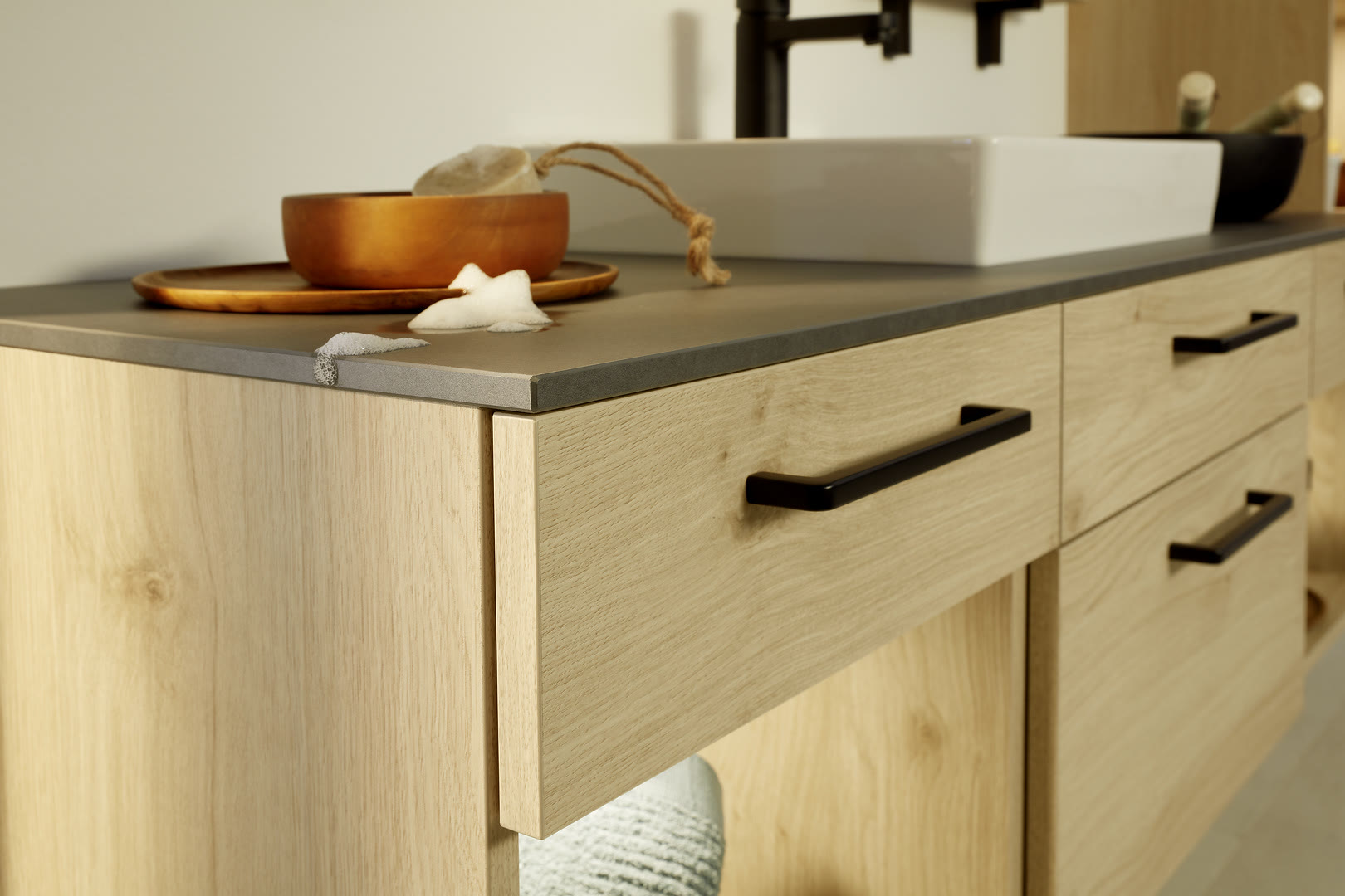 Bathroom with Artwood fronts in natural knotty oak.