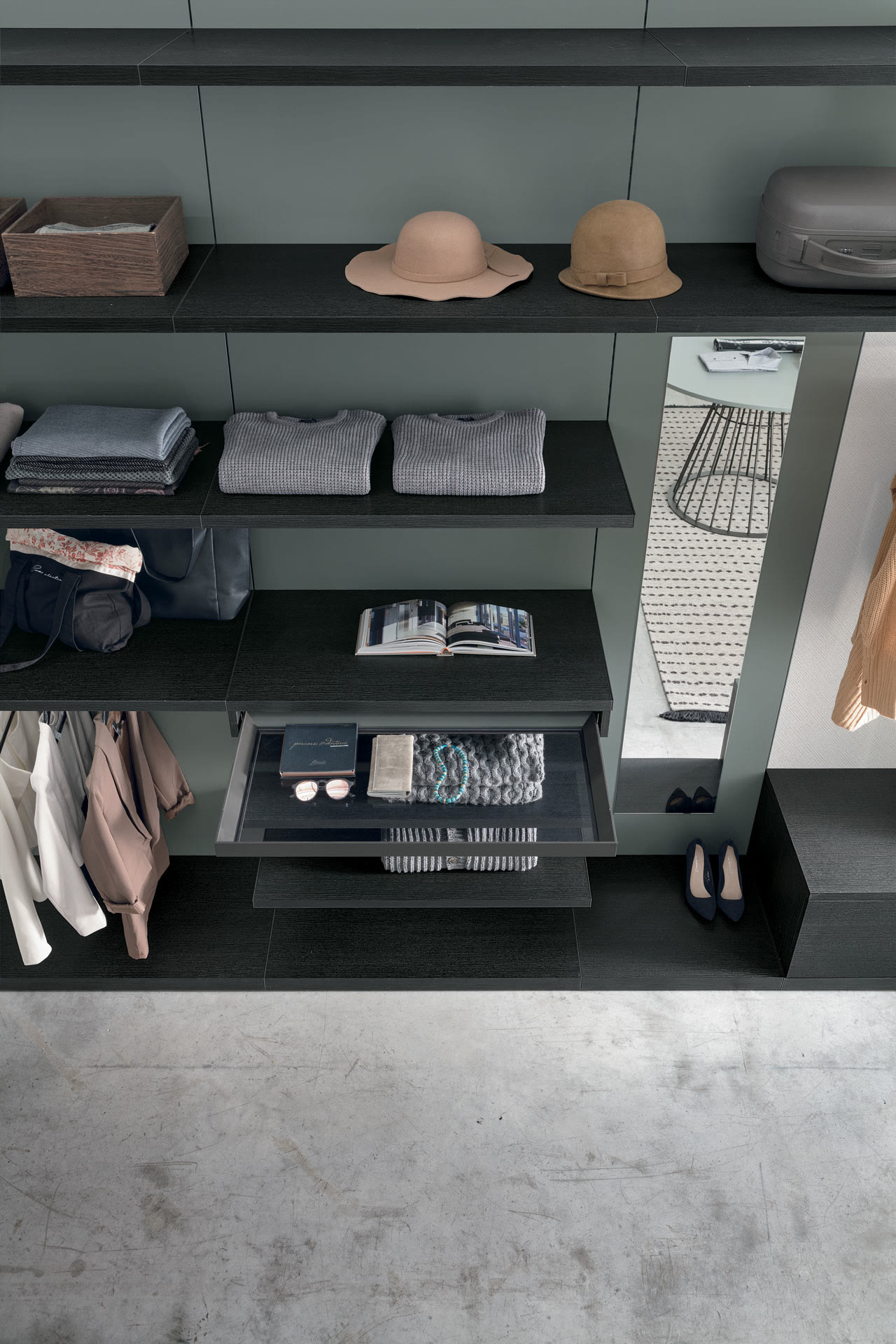 Closet with Pratico.