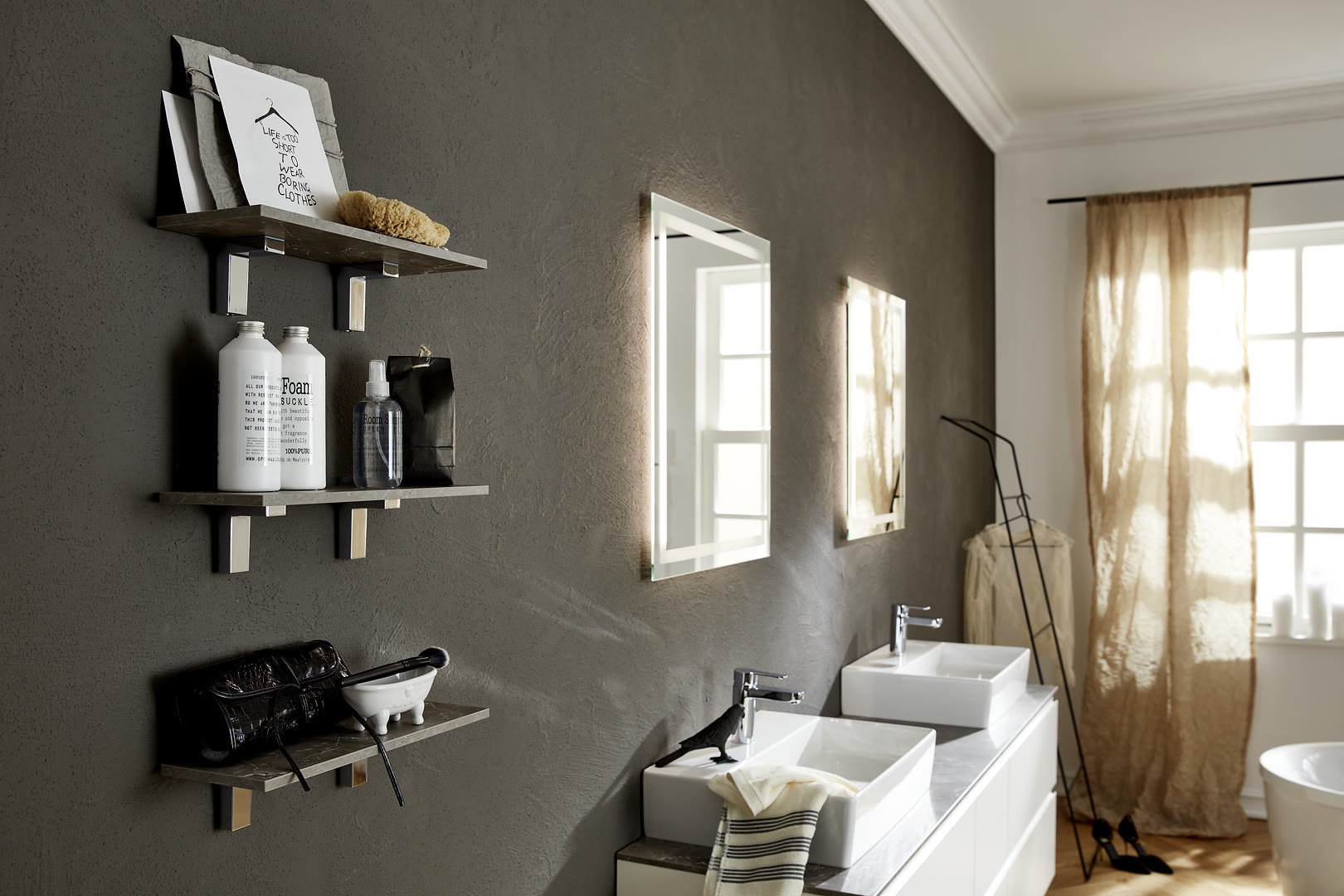 Bathroom with Sigma Lack fronts in white soft-matt.