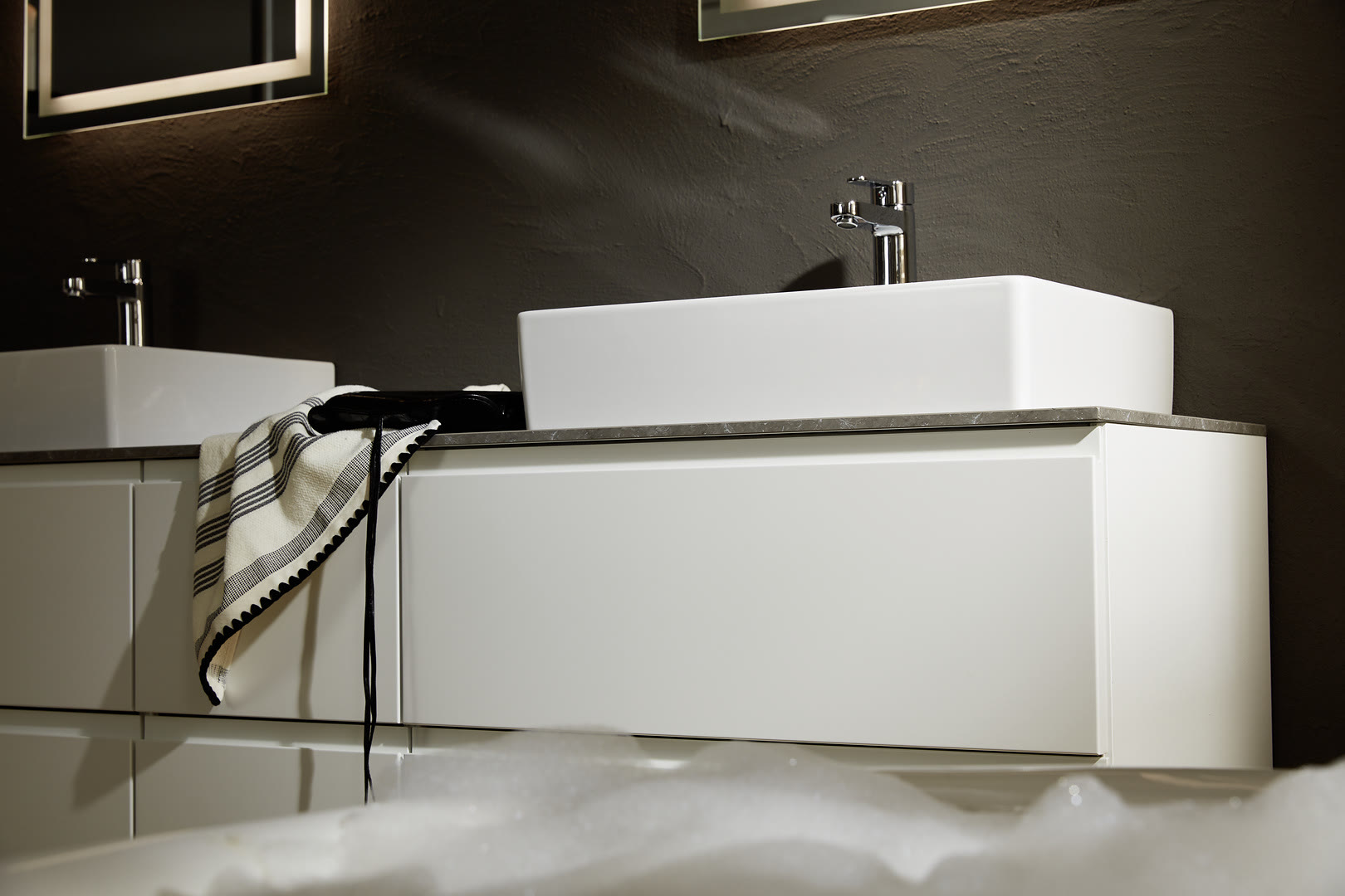 Bathroom with Sigma Lack fronts in white soft-matt.