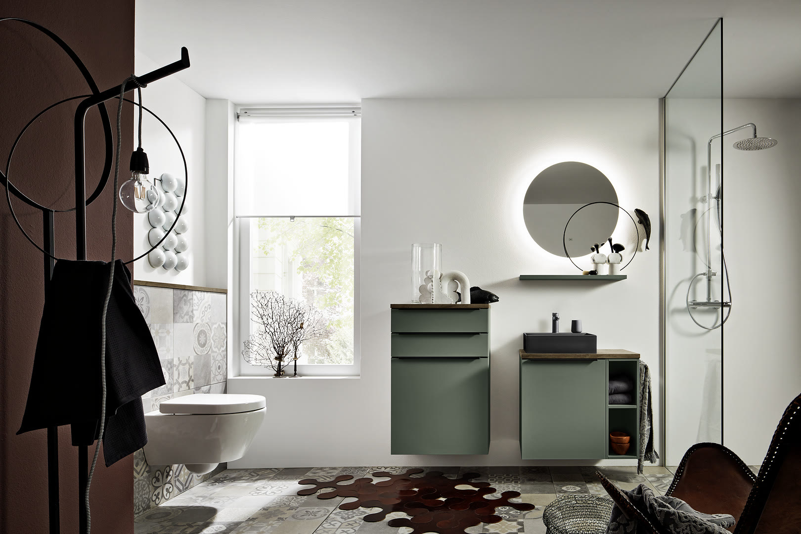 Bathroom with Soft Lack fronts in black-green soft-matt.